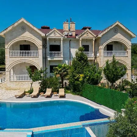 Dapaj Luxury Villa Vlore